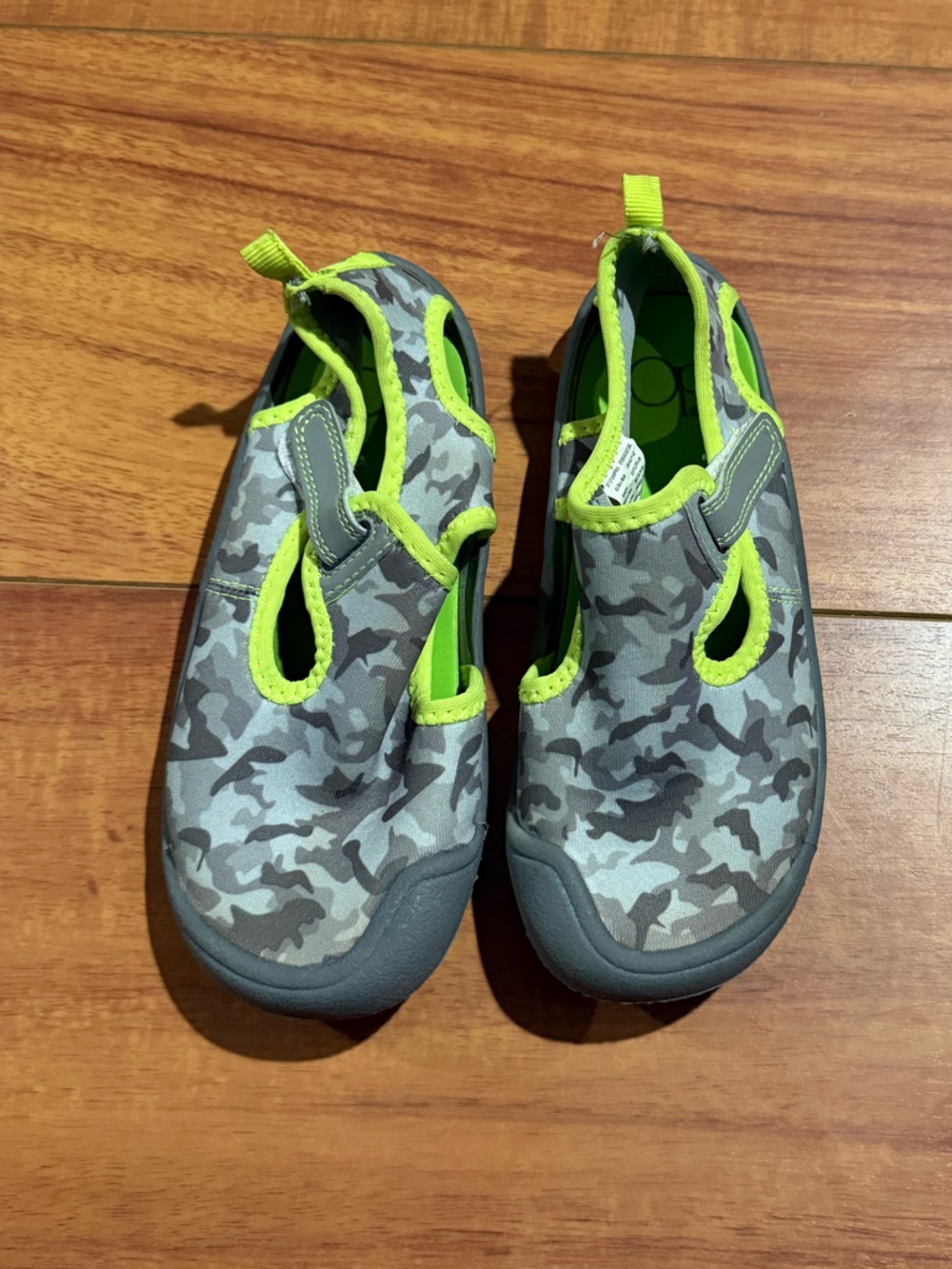 OP Kids Camo Water Shoes in Gray and Neon Lime